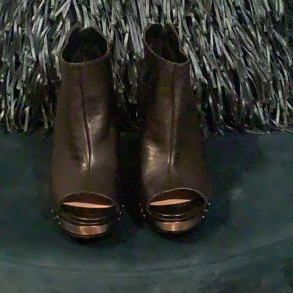 Elegant Brown Peep-Toe Ankle Boots